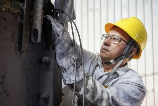 奇发28员工陈用利:喜报 | 奇发28员工陈用利被授予“海南省劳动模范称号”